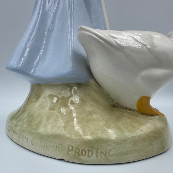 Vintage 1975 Duncan Ceramics Production Inc. Farm Girl With Goose - Picture 6 of 10
